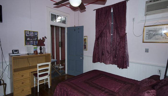 burgundy queen room