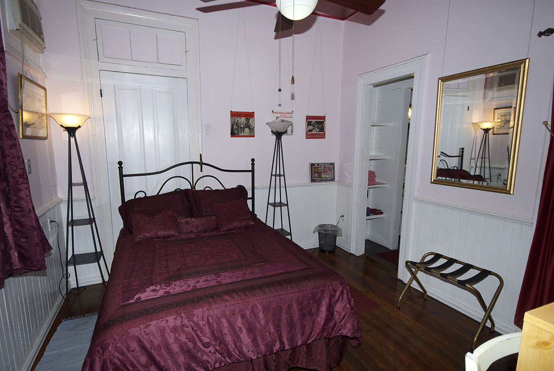 The Burgundy Bed & Breakfast — photo 15 of 23